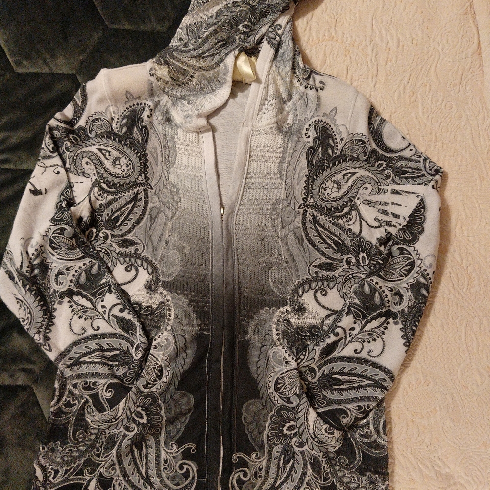 🔖Free with purchase. Live & Let Live zip hoodie